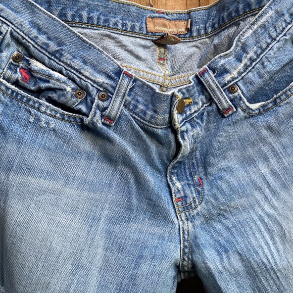 Abercrombie & Fitch Distressed Rolled Cuff Jeans (8R) - Picture 2 of 14